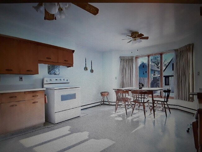 Kitchen and dinning - 2203 Forest Ave