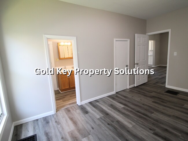 Building Photo - Spacious 3 BR 1 BA with Covered Porch and Garage (SECTION 8 APPROVED)