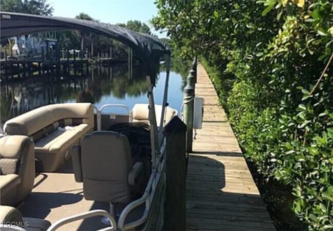 Building Photo - 5713 Foxlake Dr