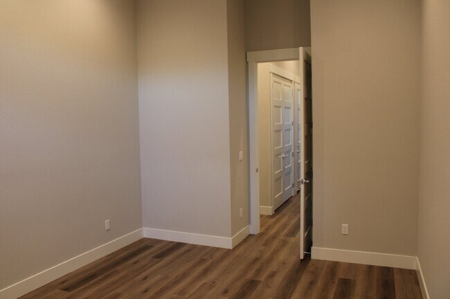 Building Photo - Gorgeous 3 Bedroom, 2 Bath Home in Rural Danville Setting