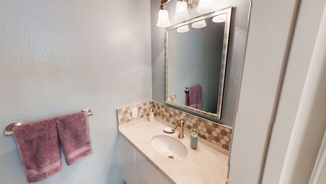 Building Photo - Great LOCATION | Close to Orange Ave & Beach