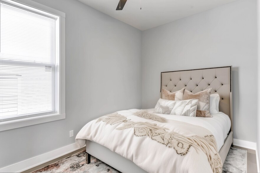 Building Photo - 2935 N Lawndale Ave