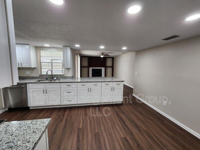 Building Photo - 17531 Brandywine Dr