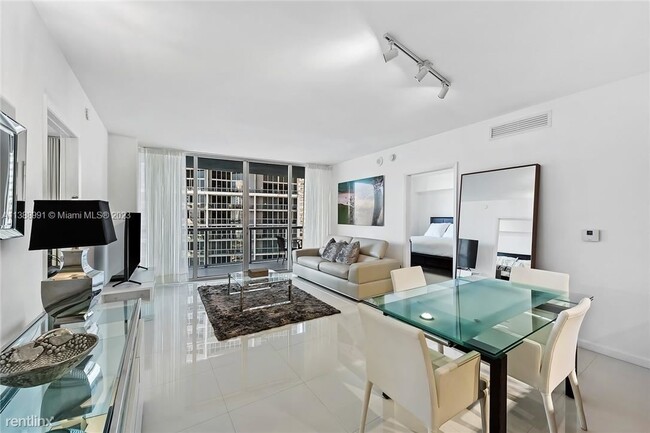 Building Photo - 2 br, 2 bath Condo - 475 Brickell Ave Apt ...