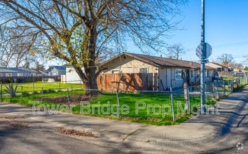 Building Photo - 1718 Grand Ave
