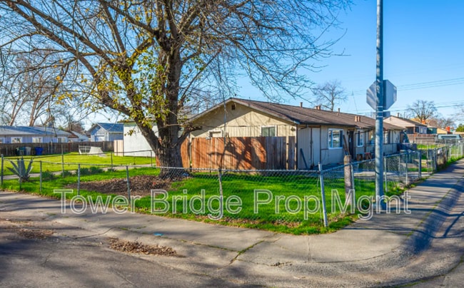 Primary Photo - 1718 Grand Ave