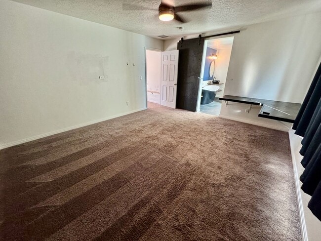 Building Photo - Your Home Is Ready For You!!