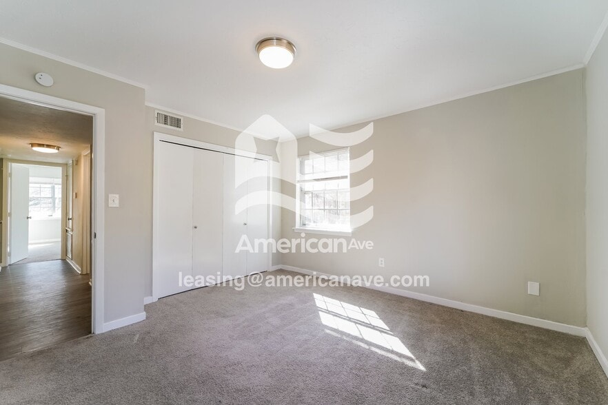 Building Photo - 1217 Foxhill Dr