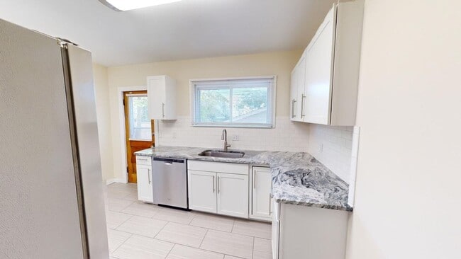 Building Photo - 137 Crestview Rd