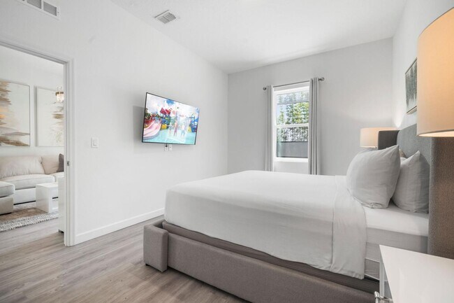 Building Photo - 384 Famagusta Dr