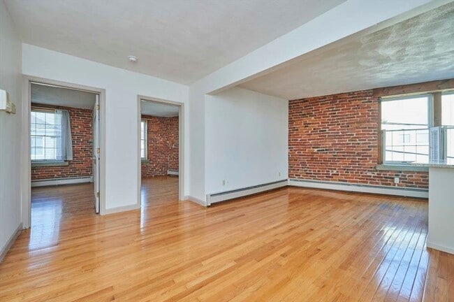 Building Photo - 75 Summer St