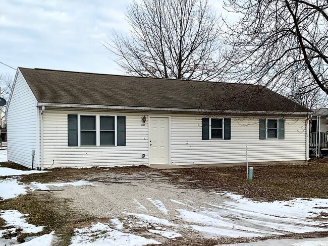 Building Photo - 3 Bedroom house FOR RENT in Vandalia, MO