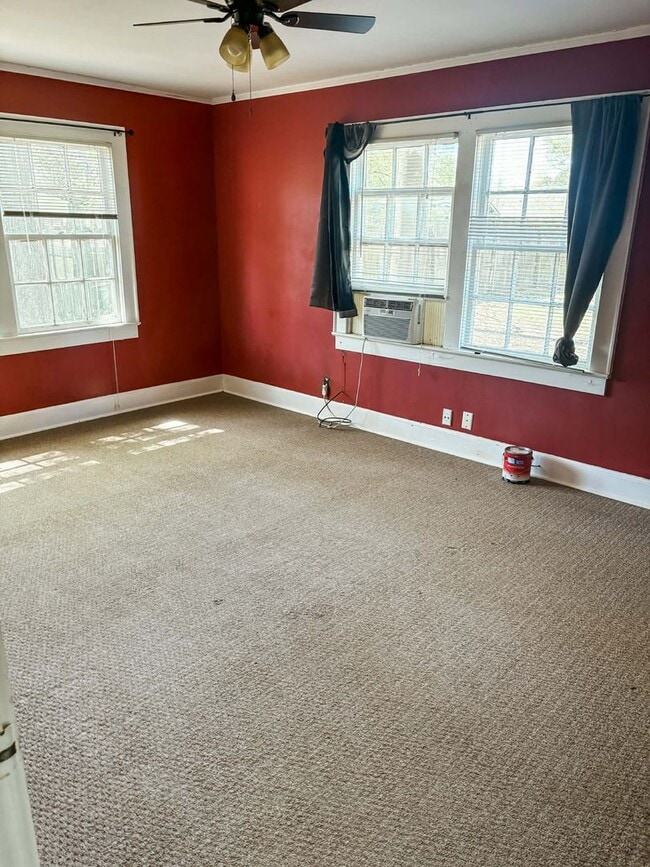 Building Photo - Charming 2-bedroom, 1-bath home