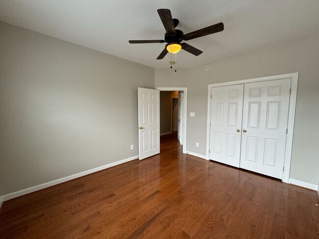 Building Photo - Stunning 3 Bed 2.5 Townhome In Amenity-Ric...