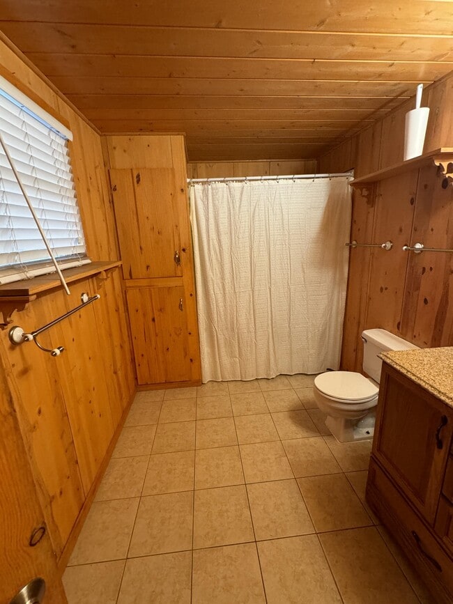 Building Photo - 829 Julie Ln