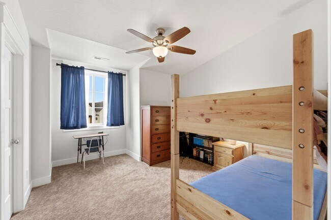 Building Photo - 415 E Earl St