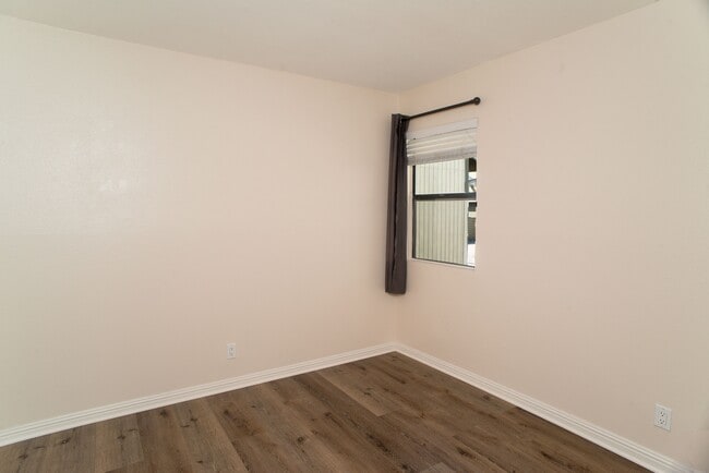 Building Photo - 22109 Burbank Blvd