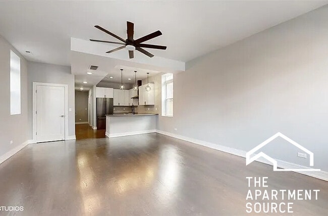 Primary Photo - 3253 N Elston Ave