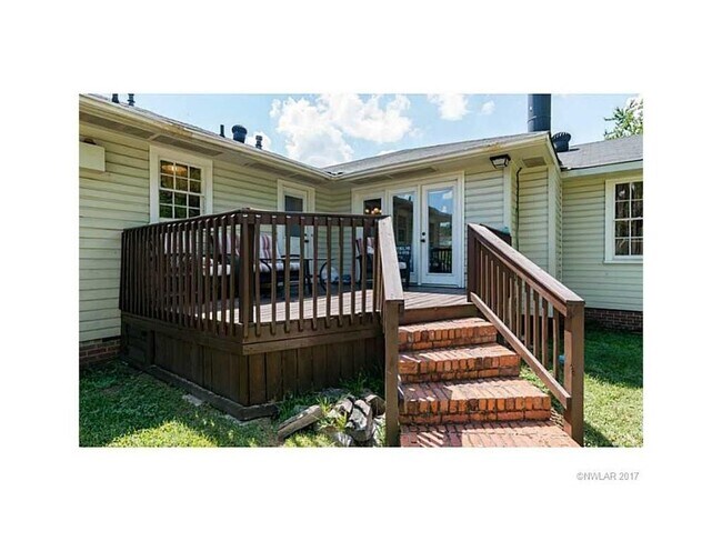 Building Photo - 3624 Gilbert Dr