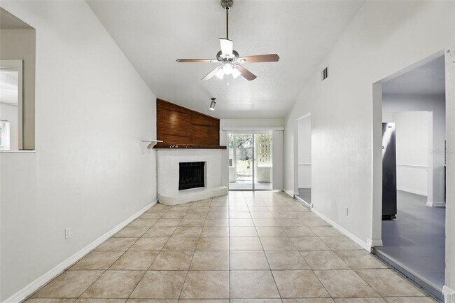 Building Photo - 28 N Lancelot Ave