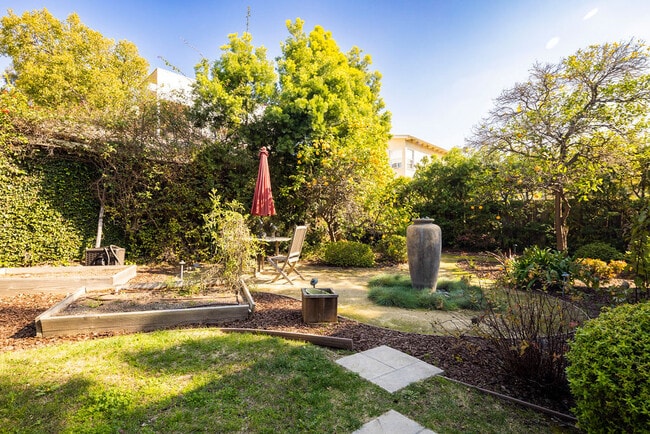 Building Photo - 10744 Charnock Rd