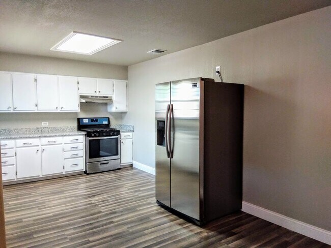 Building Photo - *COMING SOON* Charming 3BR/2BA Home with Covered Porch & Stainless Steel Appliances!