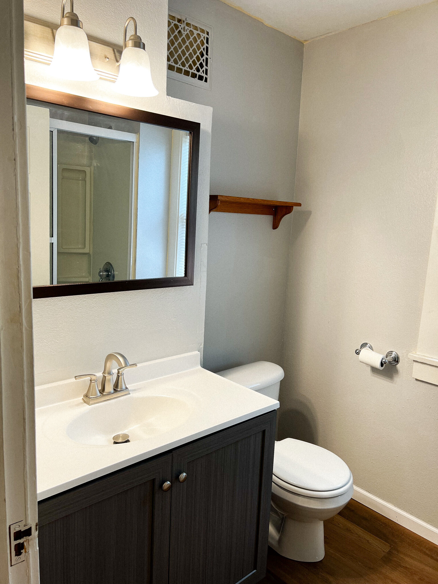 Building Photo - 820 10th Ave N