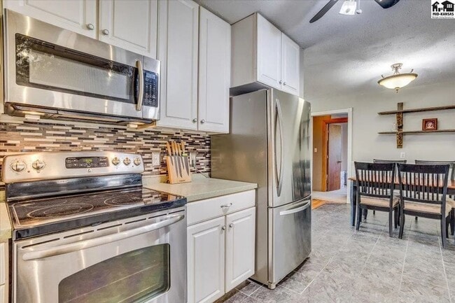 Building Photo - Beautiful 4-Bedroom, 1.5 Bathroom Home