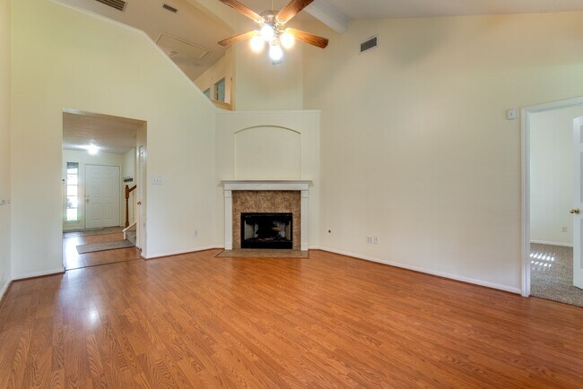 Building Photo - 17143 Summer Hollow Dr