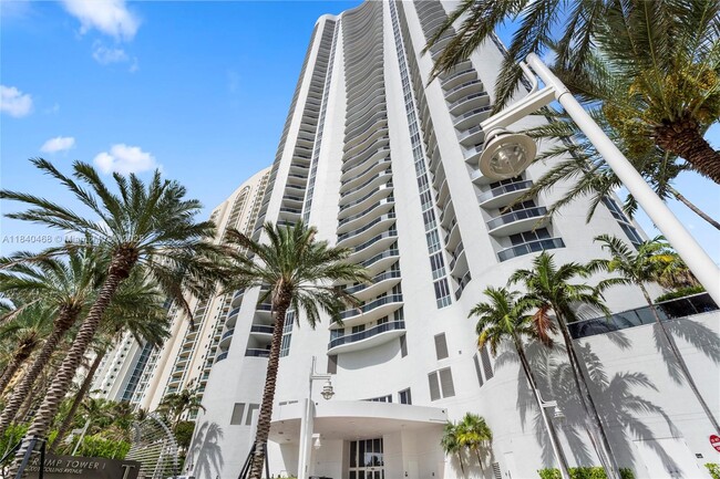 Building Photo - 16001 Collins Ave