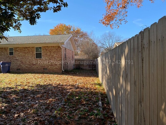 Building Photo - 1901 S 72nd St