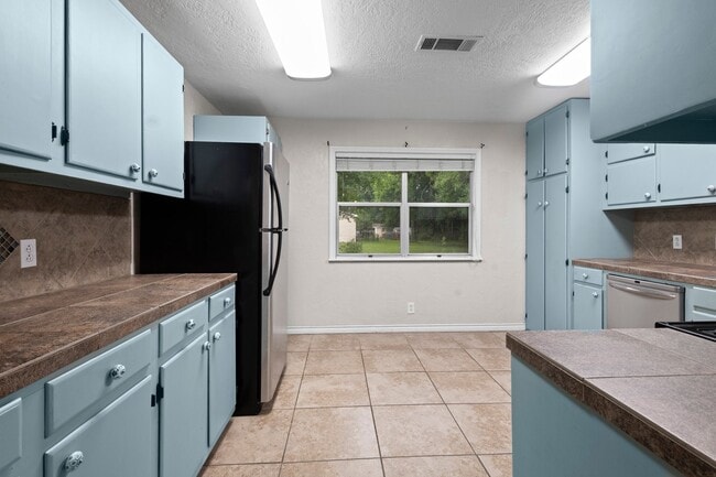 Building Photo - 8598 Cornell Dr