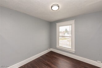 Building Photo - 1226 W Erie Ave