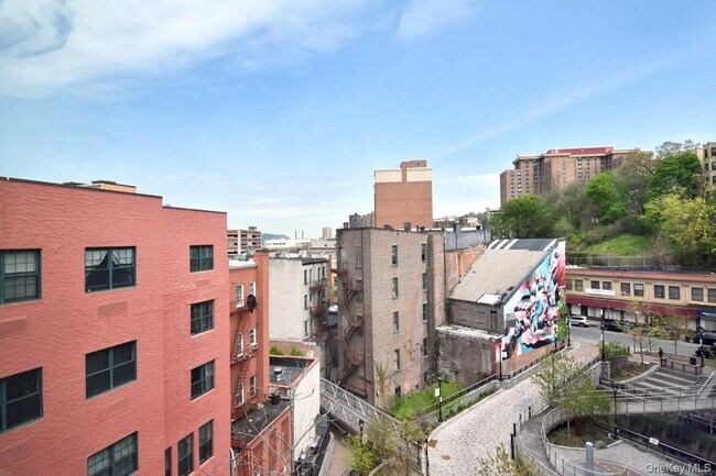 Building Photo - 2 Mill St