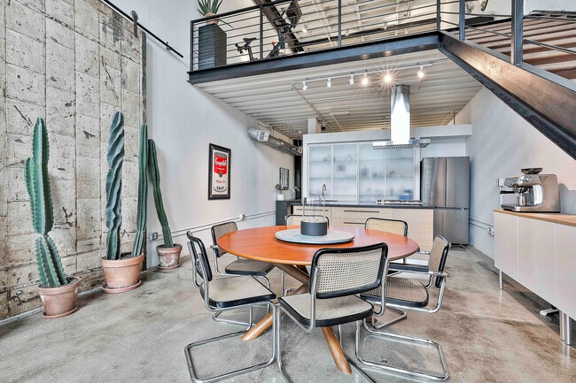 Building Photo - 675 Greenwood Ave NE