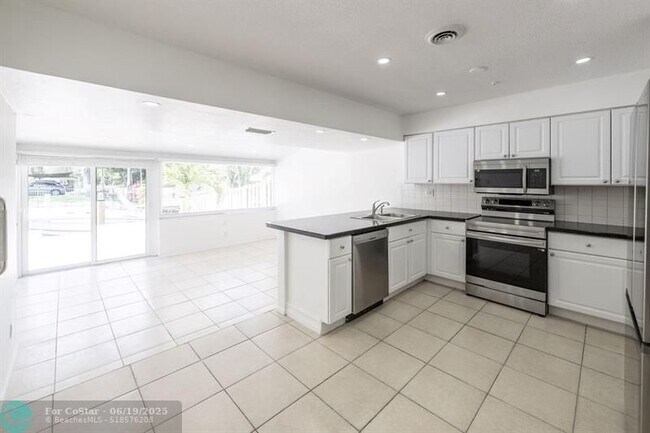 Building Photo - 930 Orange Isle