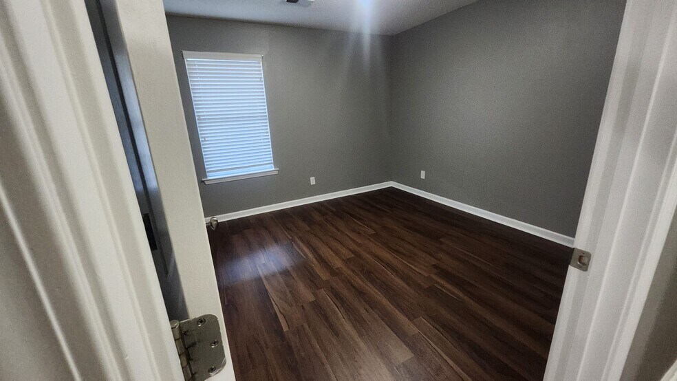 Building Photo - 121 Jackson Ln