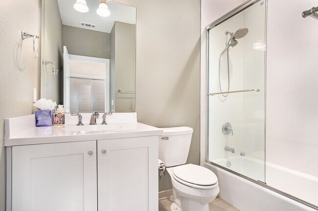 Building Photo - Beautiful Custom Townhouse In Desirable Wa...