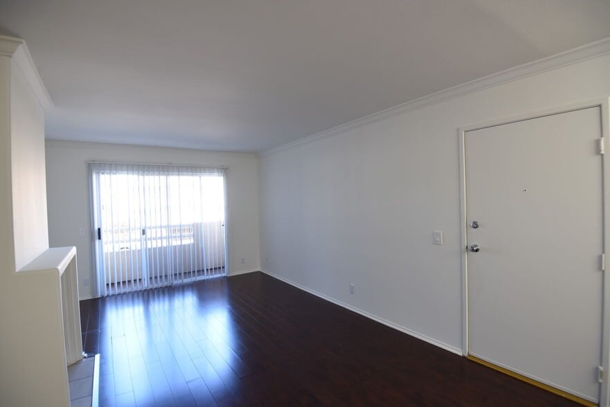 Building Photo - 6041 Fulton Ave
