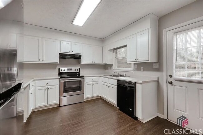 Building Photo - 207 Highland Park Dr