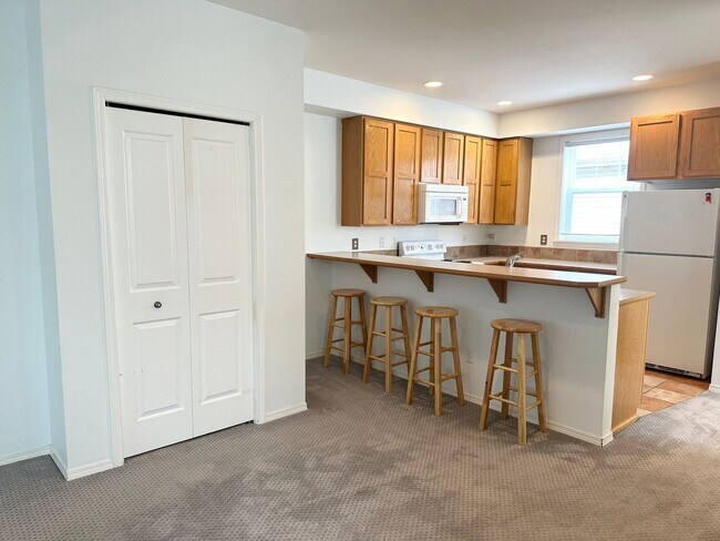 Building Photo - Great Crown Hill Townhouse Near Carkeek Pa...