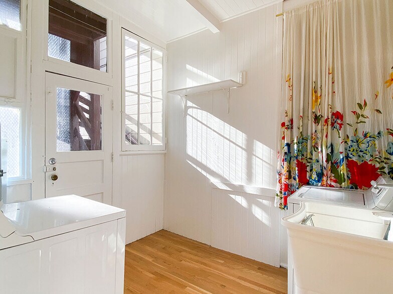 Building Photo - 527 Union St