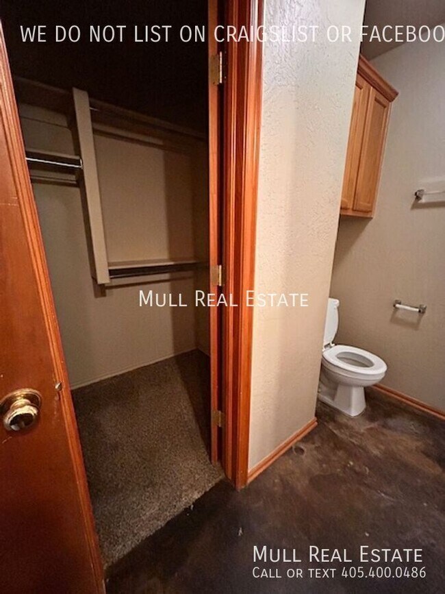 Building Photo - 2828 SE 89th Terrace