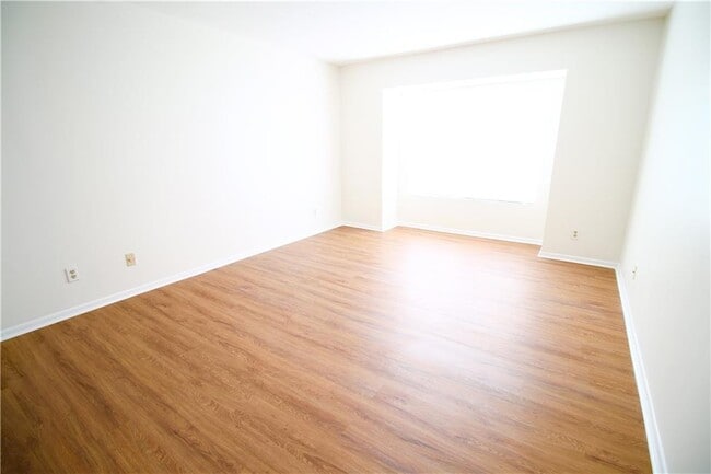 Building Photo - 34 Little Silver Ct