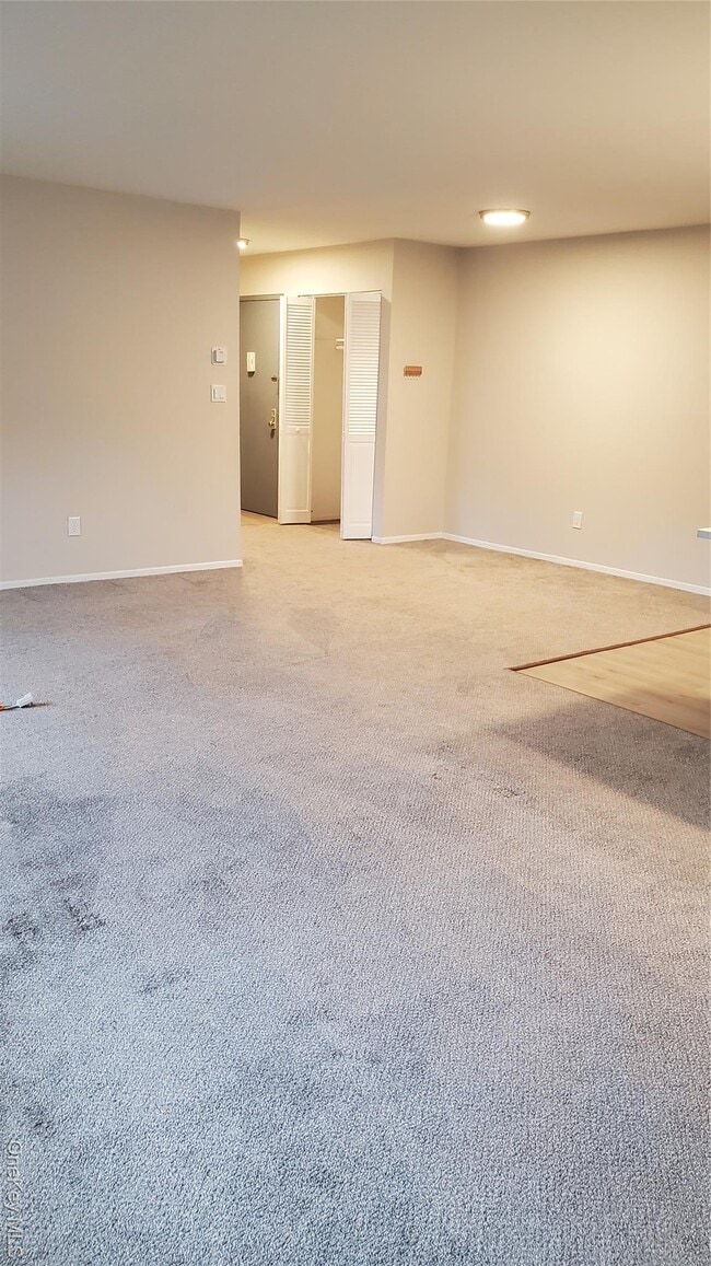 Building Photo - 460 Old Town Rd