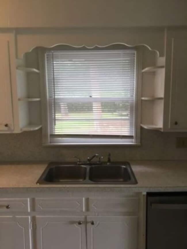 Building Photo - 3 Bed 1 Bath House in Washington