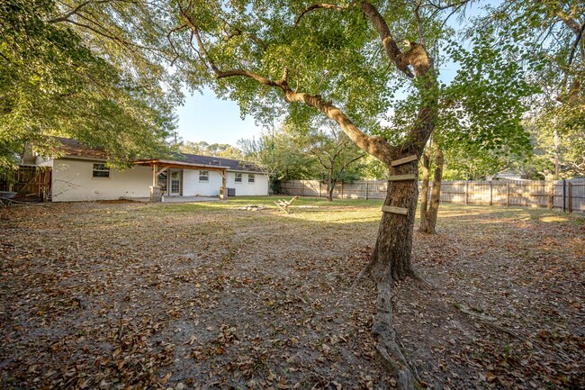 Building Photo - Adorable Rental Near Downtown Ocean Springs!