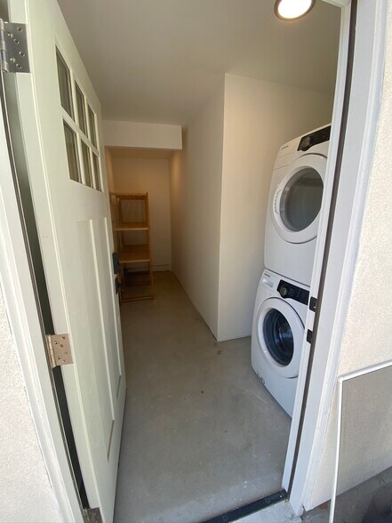 Separate storage unit with private washer/dryer - 3605 Helms Ave
