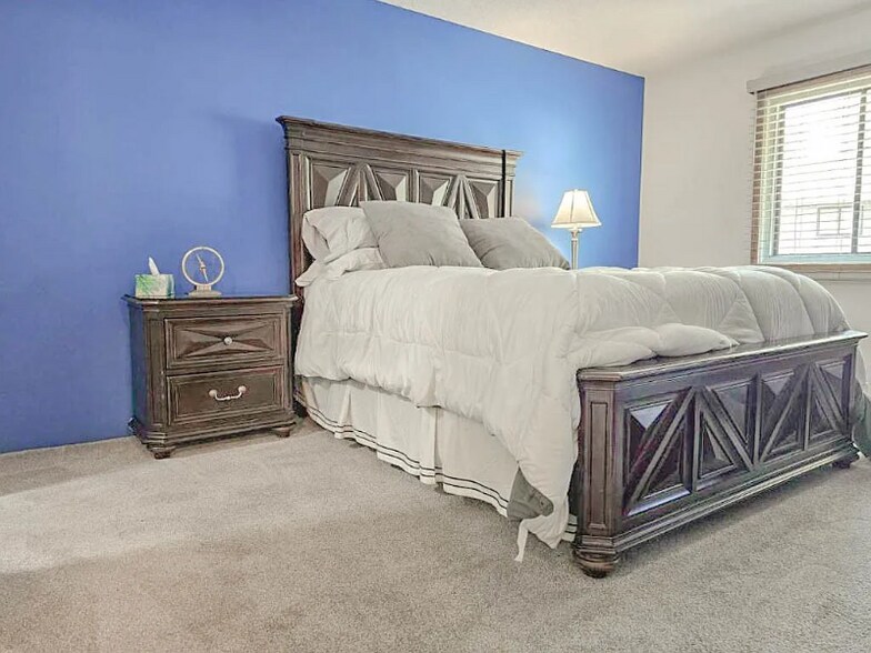 Building Photo - 9523 University Ave