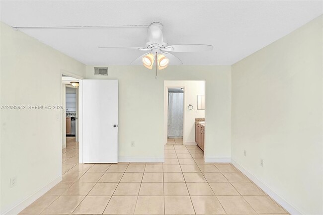 Building Photo - 9410 Tangerine Pl